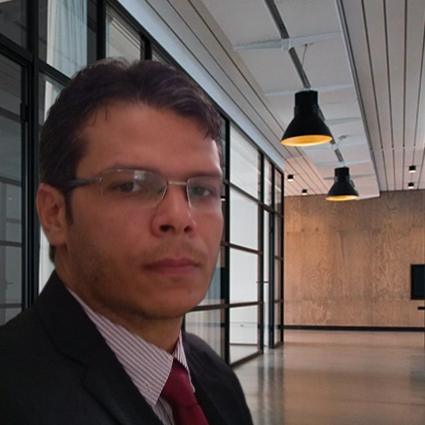 Foto do Dr. Marcos Vinicius Freitas